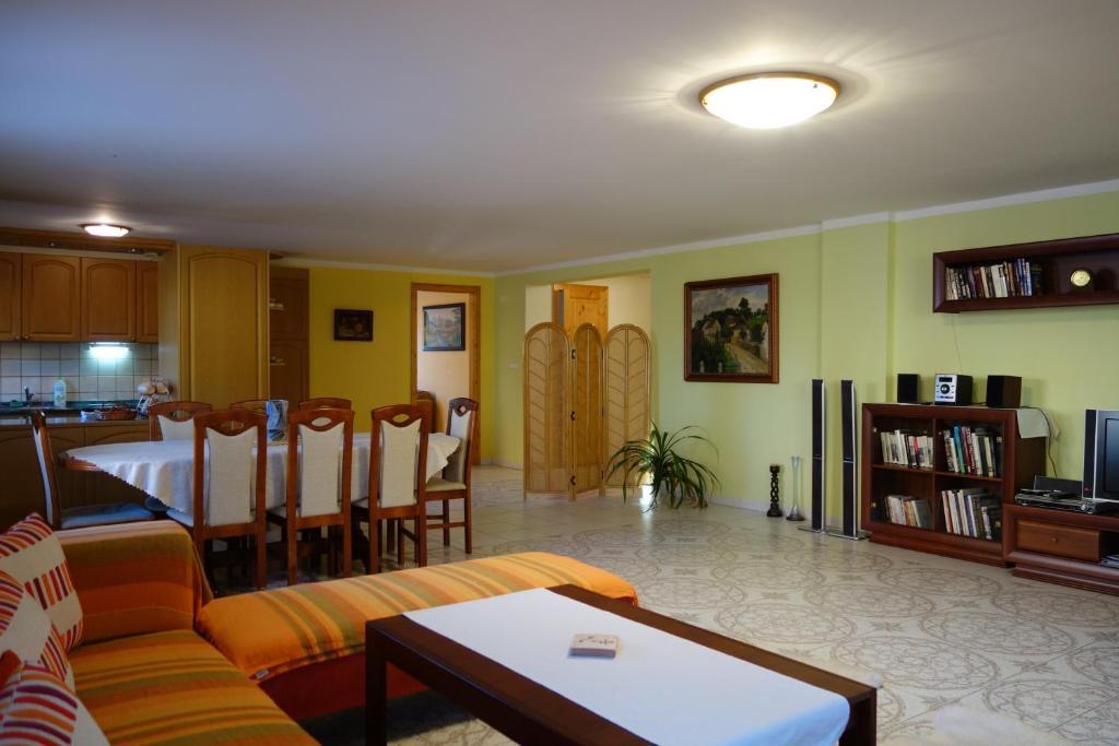Apartmany Arnika ฮอร์นี ปลานา ภายนอก รูปภาพ